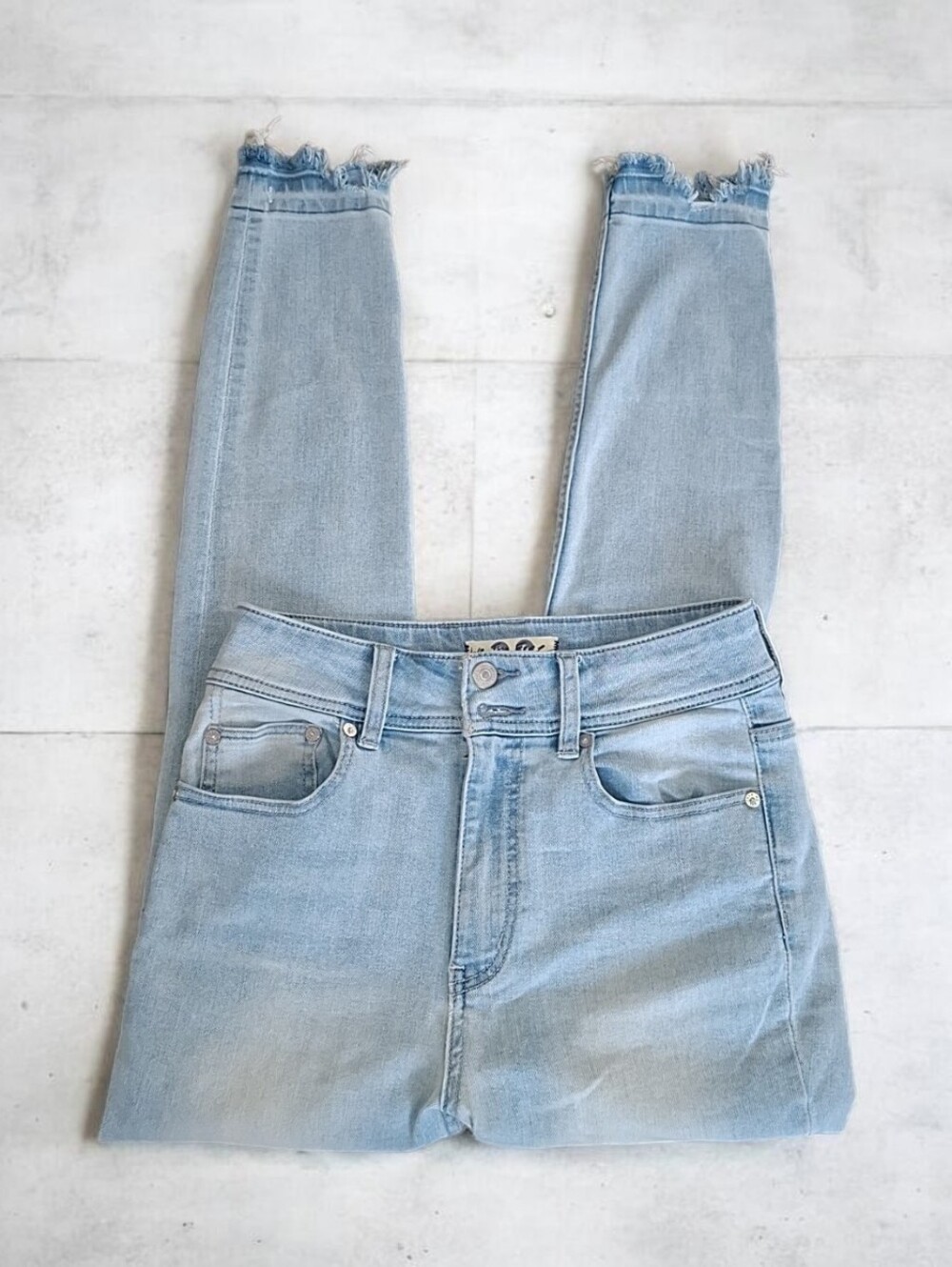 We The Free Women's Light Wash Skinny Slim Mid Rise Frayed Hem Jeans Size 28